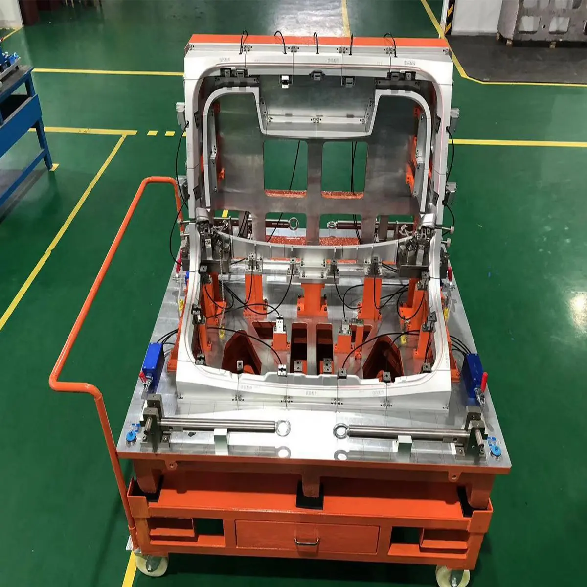 Checking fixture car stern door inspection tool to ensure car quality
